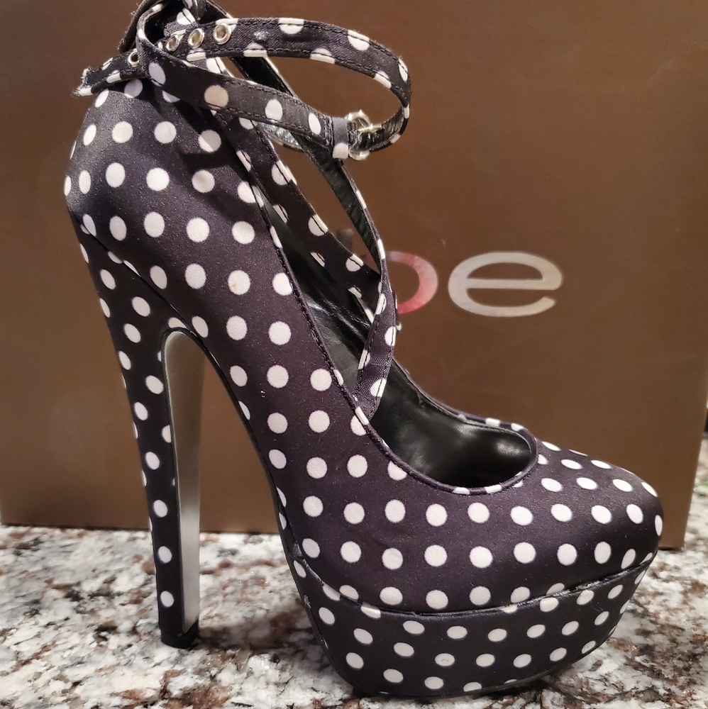 bebe Alyssa Platform Pumps